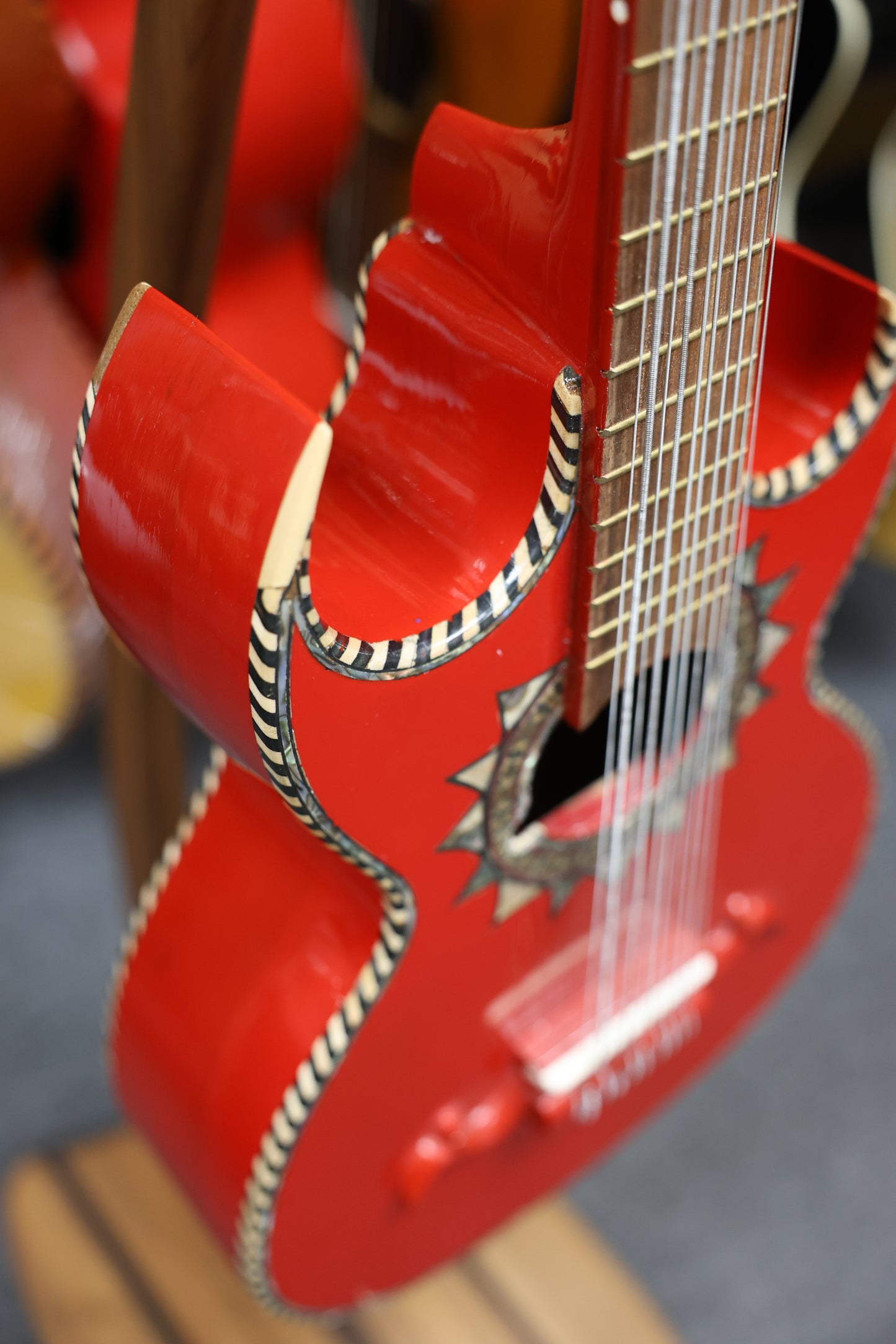 Bajo Quinto Glossy Red - JR Size