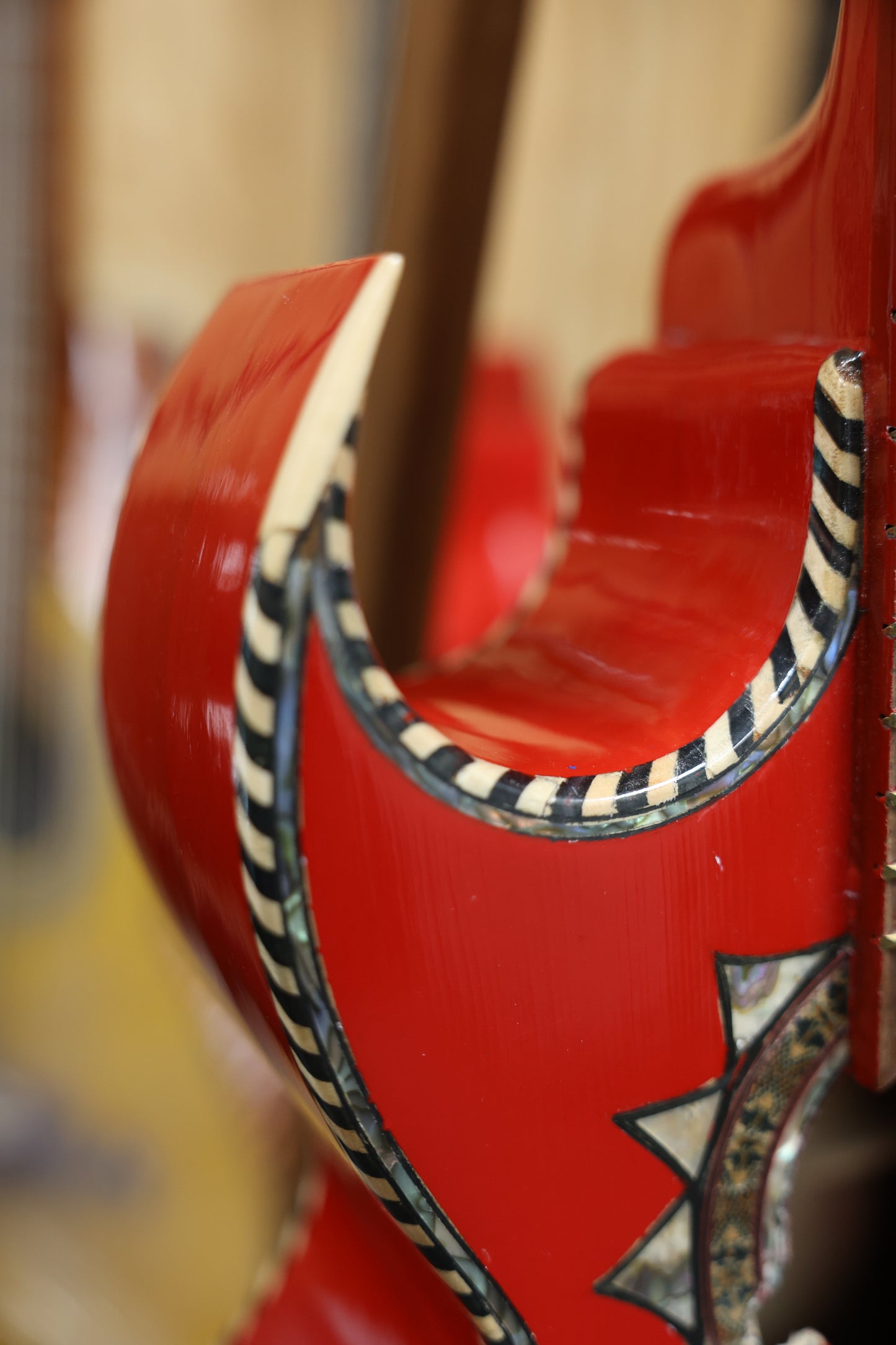 Bajo Quinto Glossy Red - JR Size