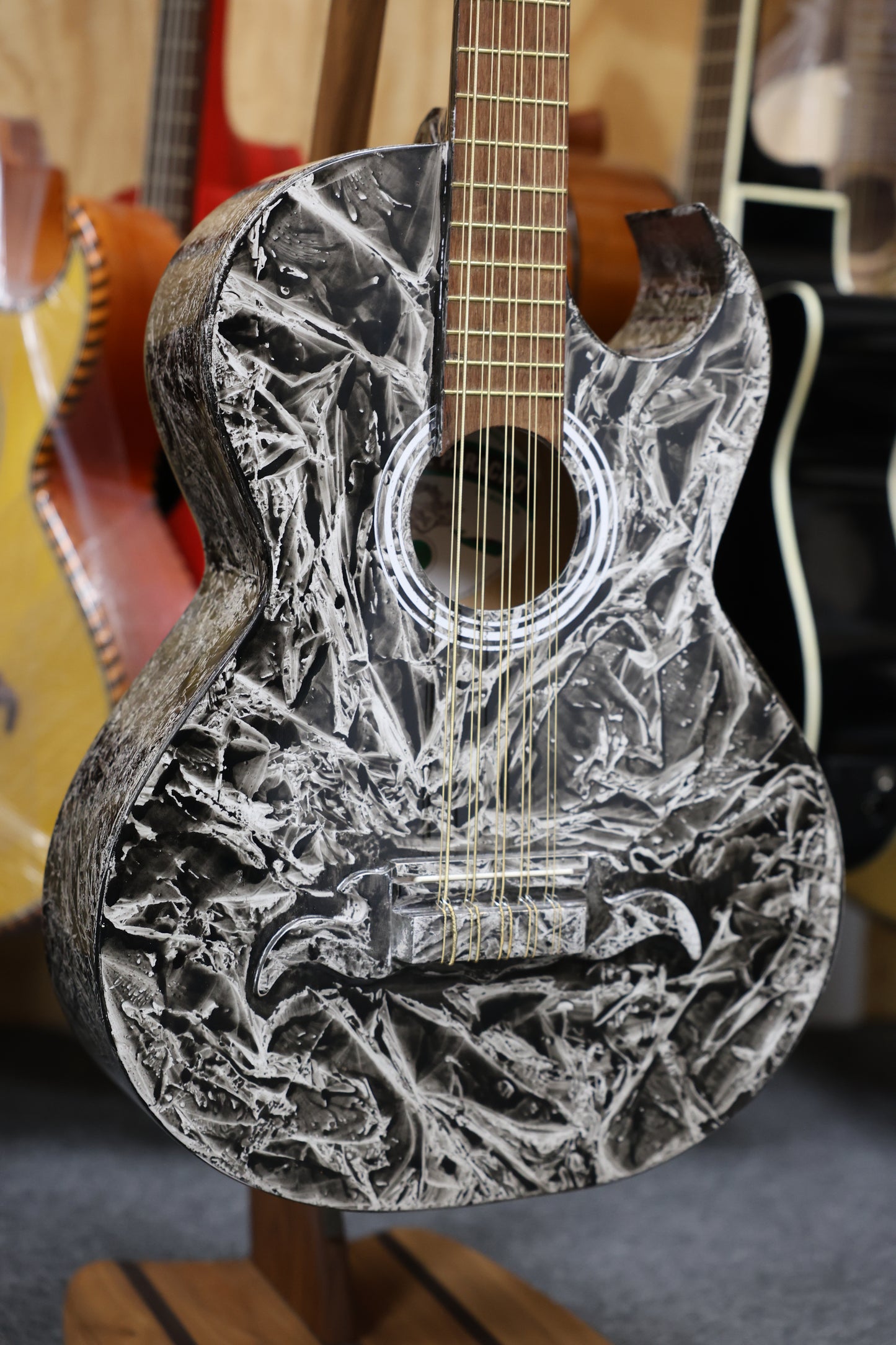 Bajo Quinto White Washout - Hand Crafted