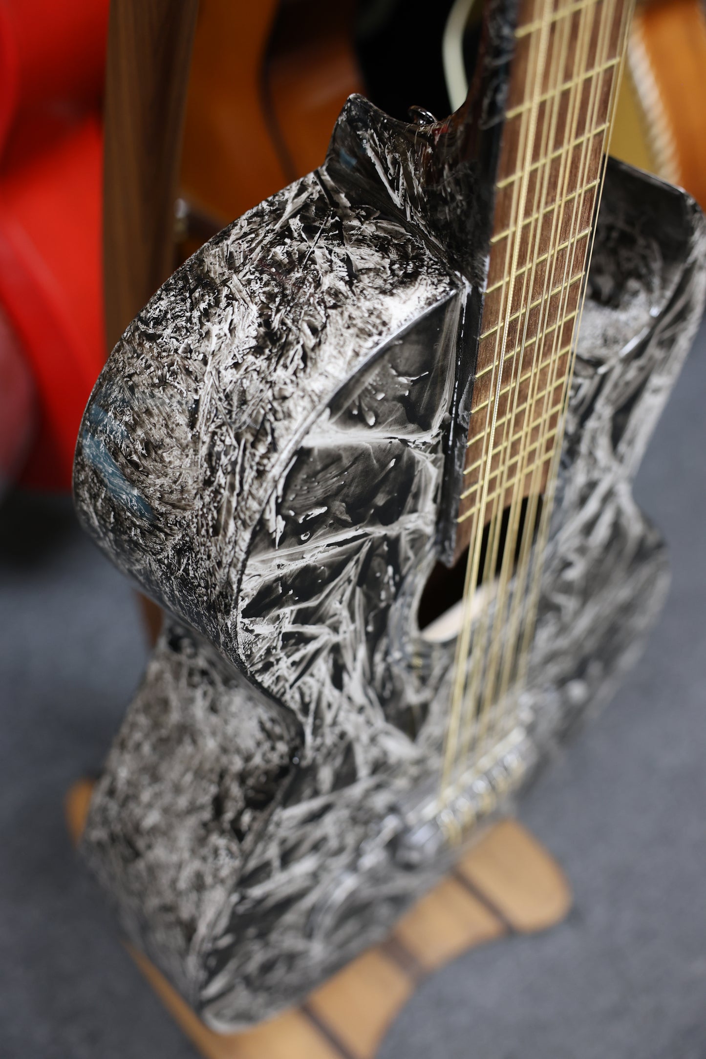 Bajo Quinto White Washout - Hand Crafted