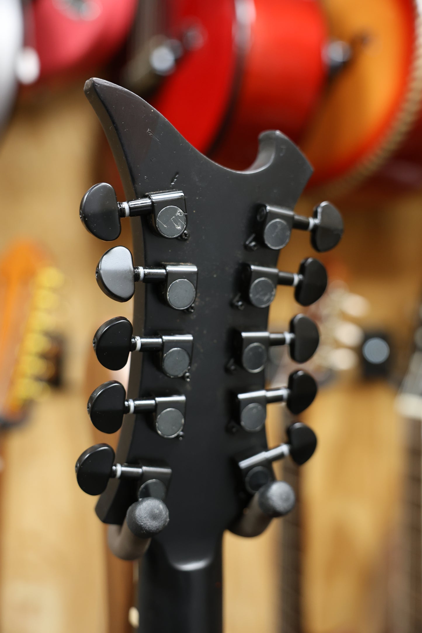 Bajo Quinto Gloss Black Flowers