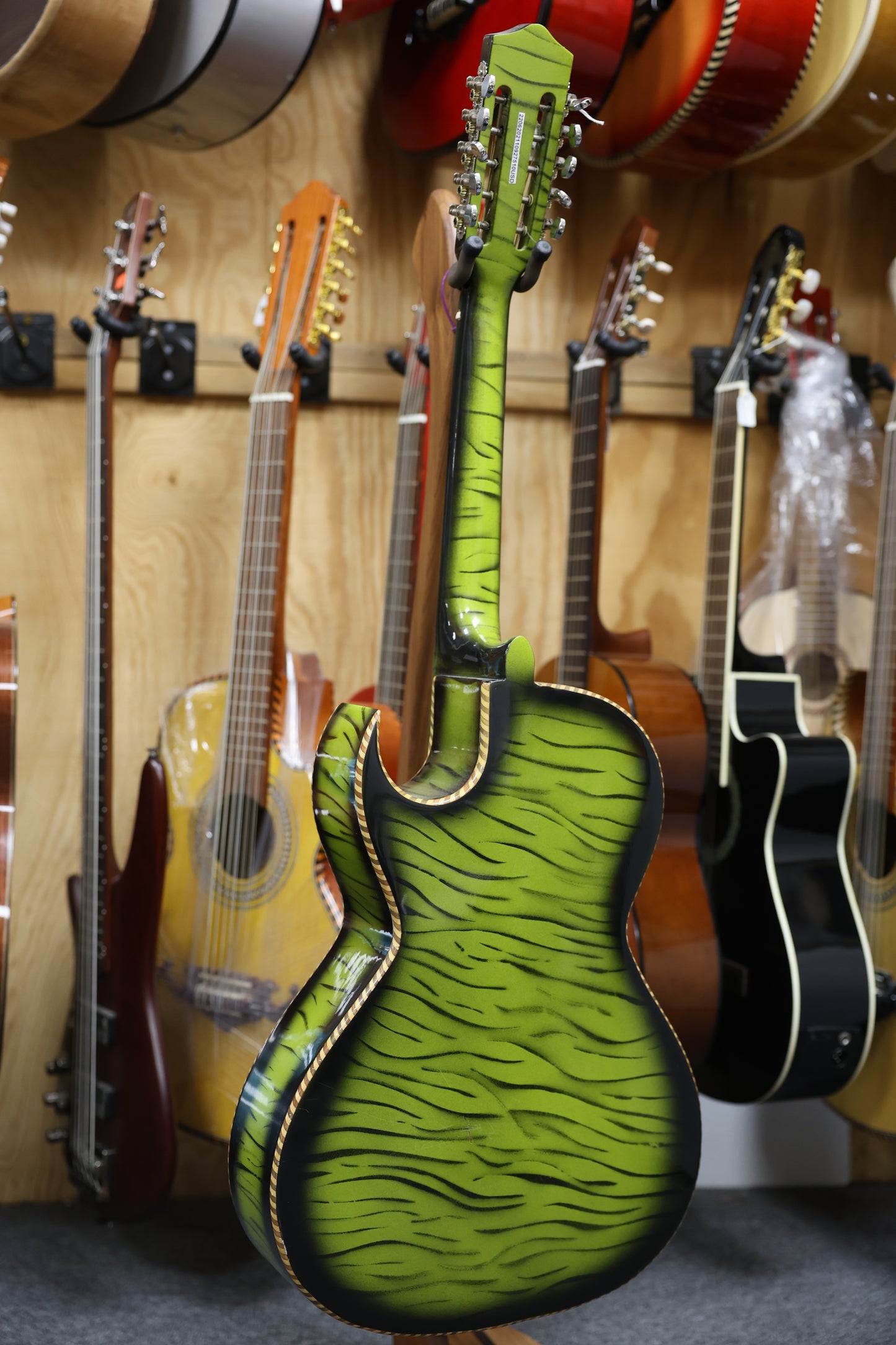 Bajo Quinto Green Tiger