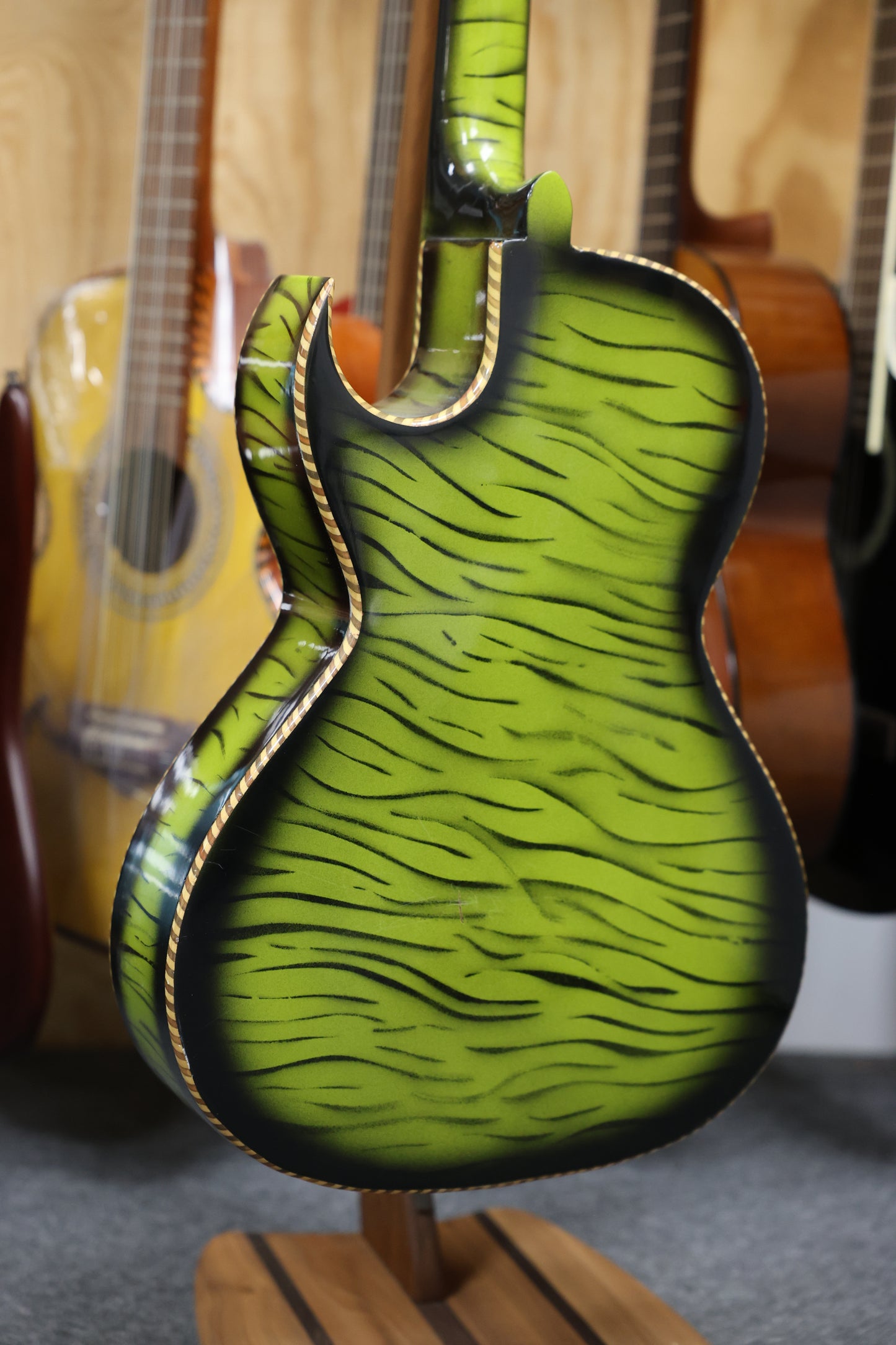 Bajo Quinto Green Tiger