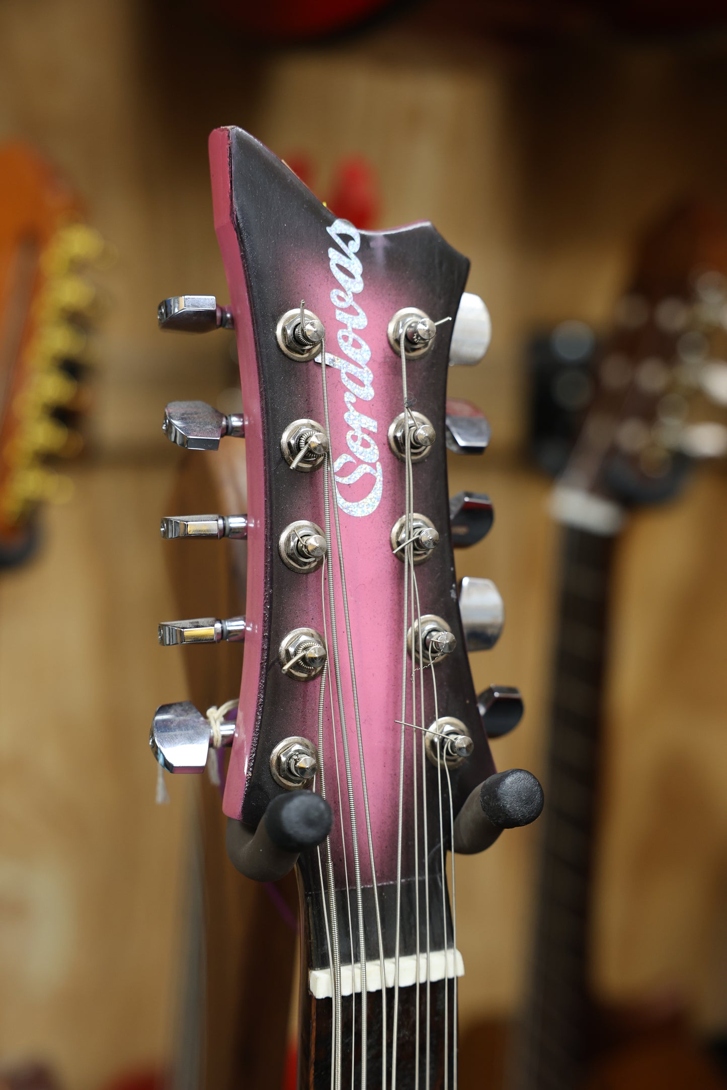 Bajo Quinto - Cordova Pink