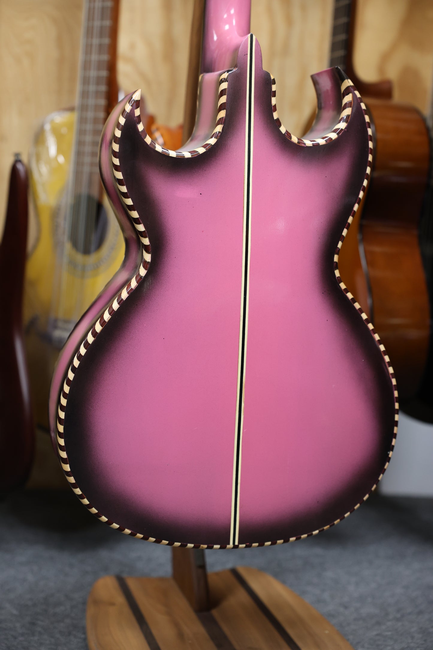 Bajo Quinto - Cordova Pink