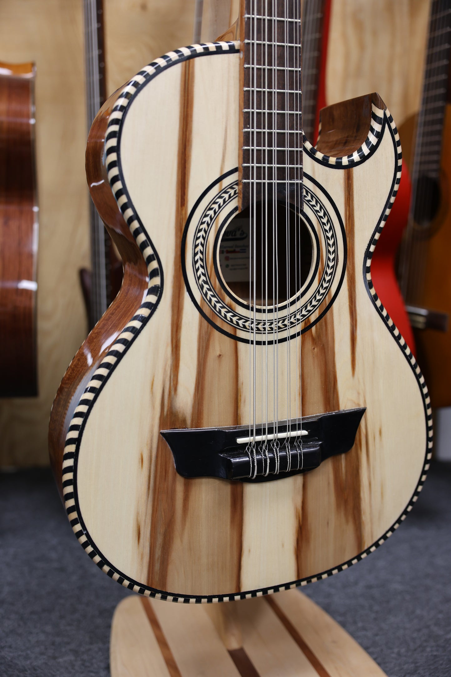Bajo Quinto Hand Crafted | Paracho - Wood Natural