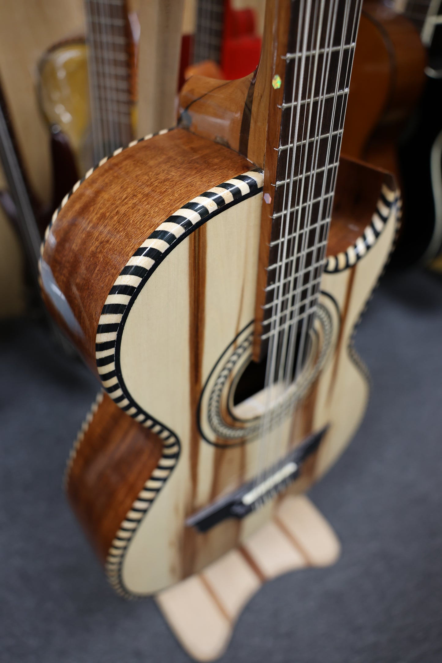 Bajo Quinto Hand Crafted | Paracho - Wood Natural