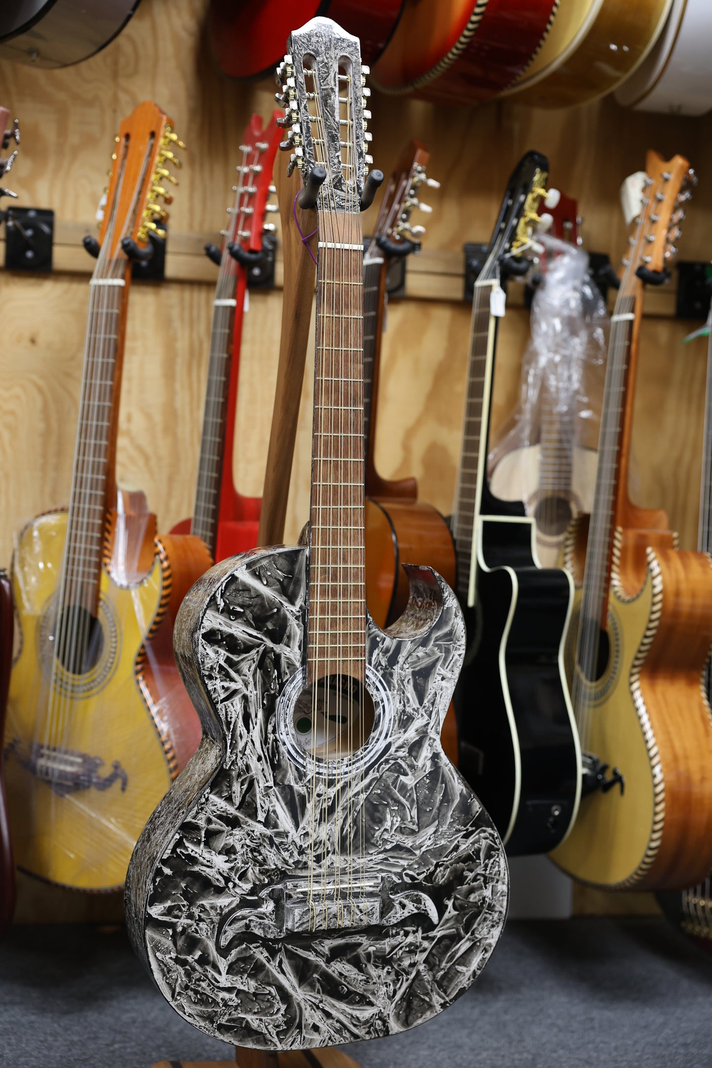 Bajo Quinto White Washout - Hand Crafted