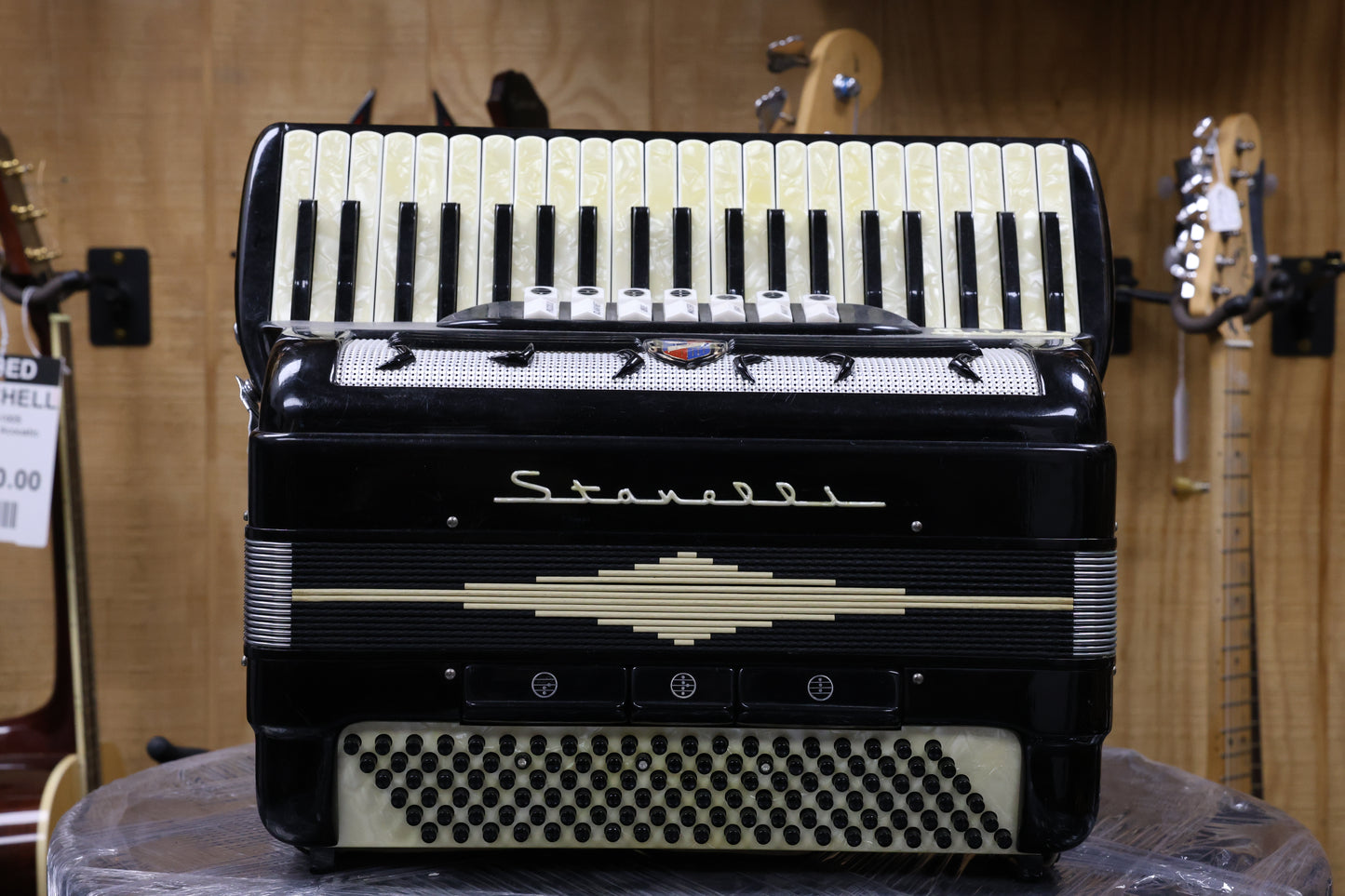 Stanelli Milano (41 Treble Key, 120 Bass Button)