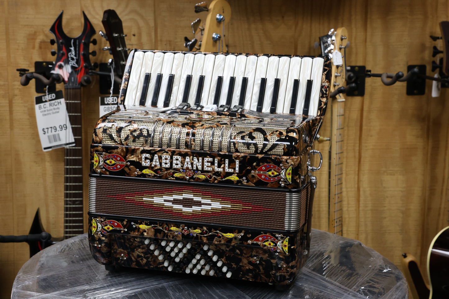 Gabbanelli (30 Treble Key, 32 Bass Button)